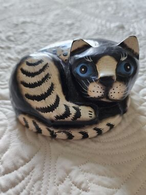Vintage Folk Art Cat Carved Handpainted Wood Sleeping Laying Bengal Indonesian
